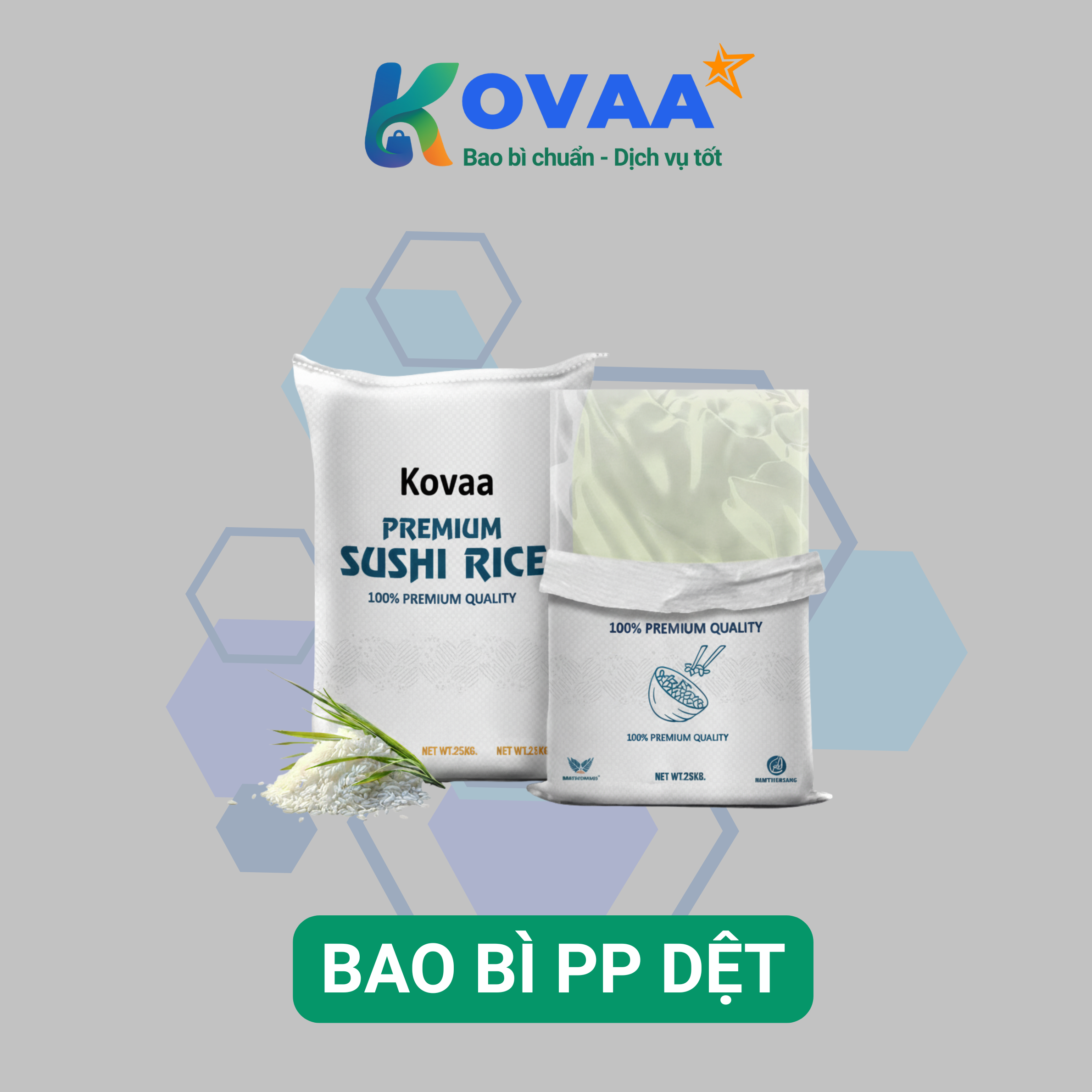 bao bì PP dệt màu trắng, in hình bông lúa và logo thương hiệu, có một bao mở ra để lộ lớp túi PE trong suốt bên trong